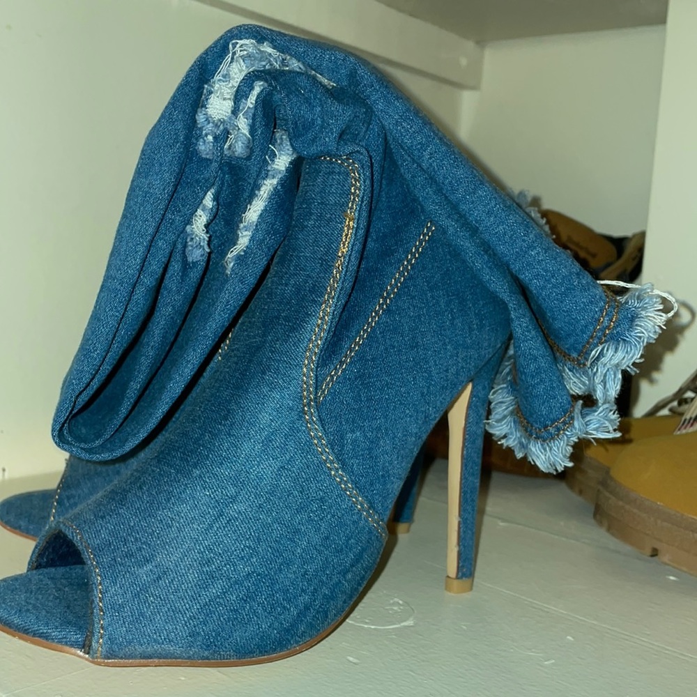 High heel boots